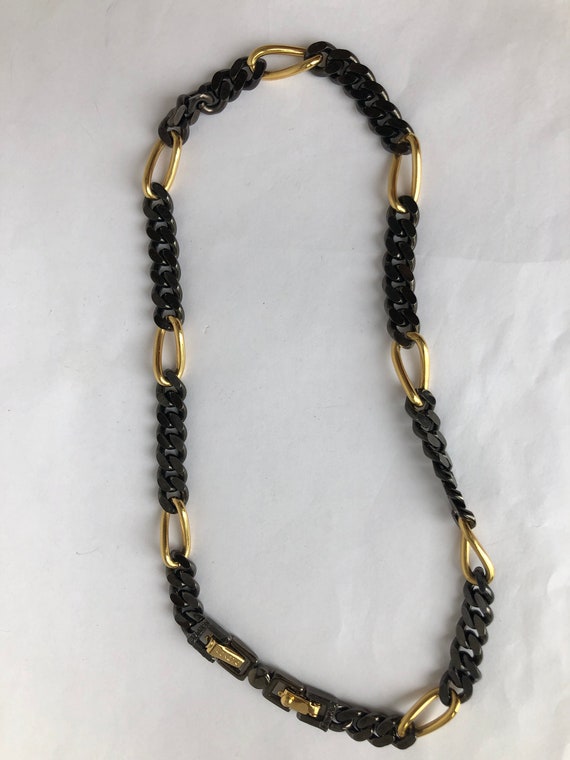 Elegantly assertive Monet black and gold-tone cha… - image 2