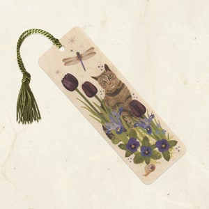 タビー猫とトンボの持続可能な木製ブックマーク タッセル付き