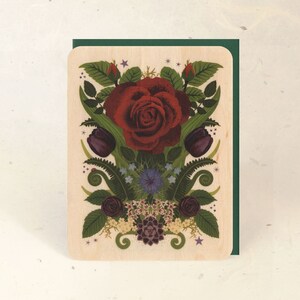 Biglietto d'auguri in legno sostenibile con rose e coccinelle
