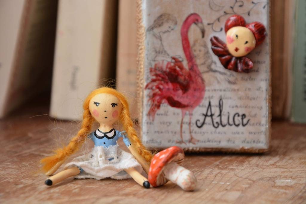 Figurine Mercredi - Artclay In Wonderland