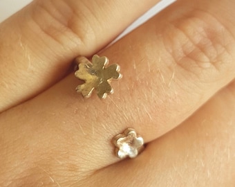 Flower stretch ring // Silver stretch ring