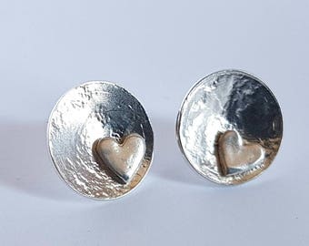 Disk stud earrings with little heart // solid silver earrings