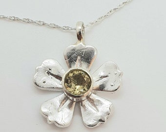 Silver flower necklace set with lemon yellowquartz//solid silver pendant//semi precious stone
