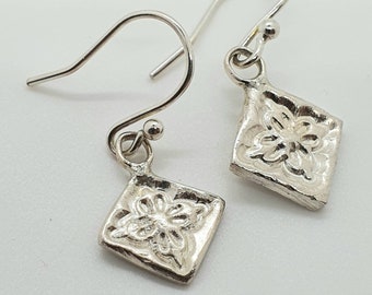 Silver drop earrings//diamond shape//solid silver handmade//patterned