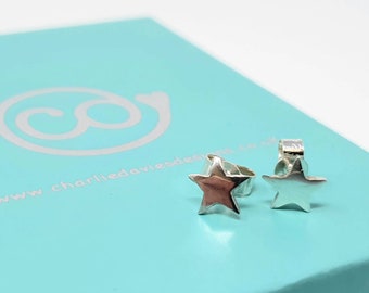 Silver star earrings//solid silver little star