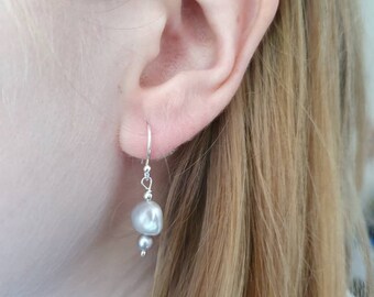 Grey pearl earrings//Grey and white drop fresh water pearls