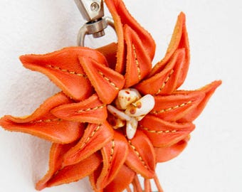 Pendant / keyring leather pendant flowers