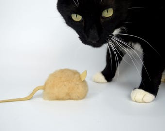 Handmade Catnip Cat Toy: Real Sheepskin Mini Mouse