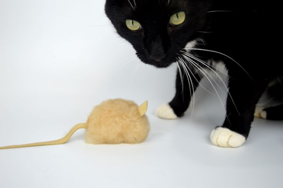 Handmade Catnip Cat Toy: Real Sheepskin Mini Mouse