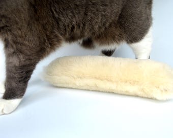 Soft Fluffy Sheepskin Catnip Kicker – Handmade Large Kick Stick for Cats