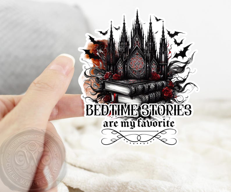 Puede incluir: Una ilustraci&oacute;n en blanco y negro de una catedral g&oacute;tica con libros y rosas. El texto "Bedtime Stories are my favorite" est&aacute; escrito debajo de la imagen.