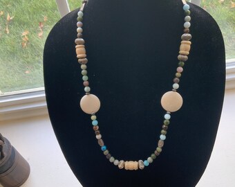 necklace by Chic beads with semi precious stones and wood beads