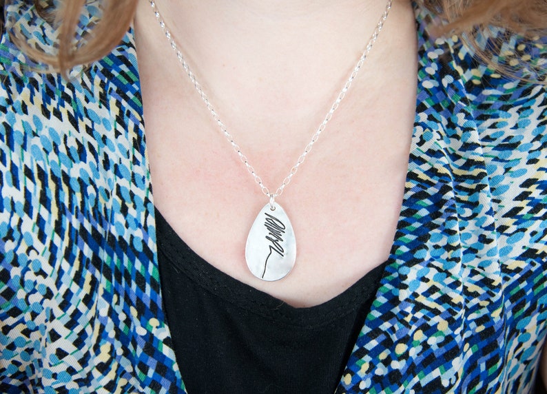 Memorial Jewelry Signature Necklace Your Loved One's Actual Writing or Signature on a Tear Drop Silver Pendant Handwriting Jewelry imagem 2