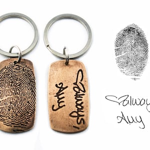 Scrittura a mano reale e impronte digitali Portachiavi Gioielli commemorativi Gioielli personalizzati Scrittura a mano PERSONALIZZATA - Portachiavi in bronzo a doppia faccia
