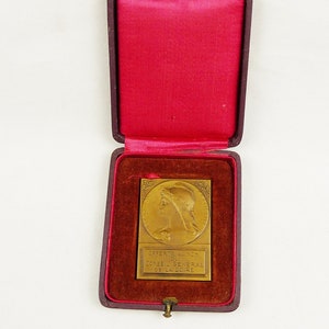 Bronze Medal By Louis Oscar Roty Produced By Arthus Bertrand of France Circa 1890, Boxed and In Excellent Condition, 3.5 x 5 Cm