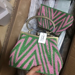 IN STOCK NOW Salmon Pink and Candy Apple Green Vintage Style Beaded Handbag with Kiss Close Handle image 5