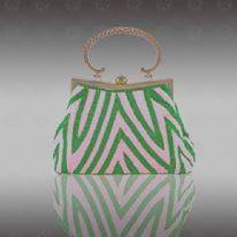 IN STOCK NOW Salmon Pink and Candy Apple Green Vintage Style Beaded Handbag with Kiss Close Handle image 7
