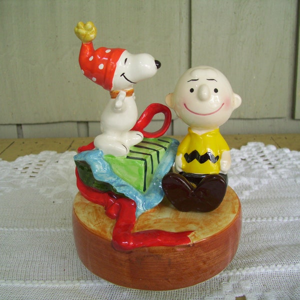 Vintage 1980 Peanuts 30th Anniversary Music Box, Charlie Brown and Snoopy