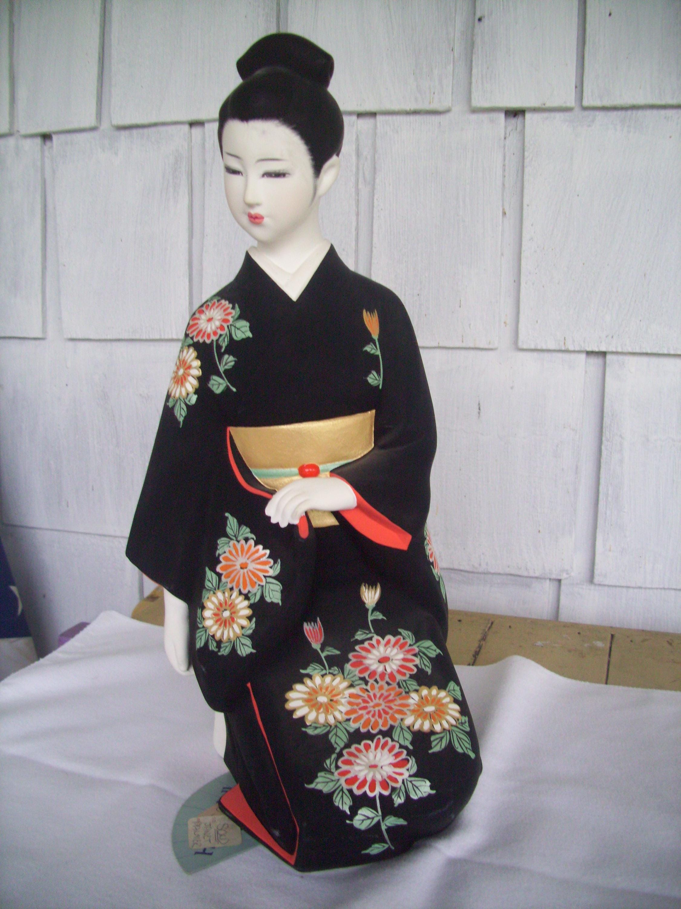 Vintage Hakata Doll Series, House of Global Art, Asian Kneeling Woman Figurine 15", Japanese Woman