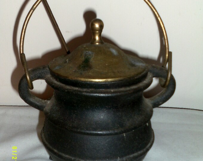 Antique/vintage Cast Iron Kerosene Fire Starter Fireplace Pot With