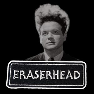 Könnte beinhalten: Schwarz-weiß gestickter Aufnäher mit dem Text "ERASERHEAD" in weißen Buchstaben.