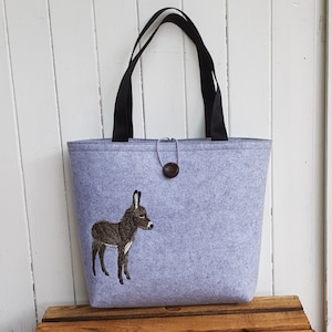 Filztasche mit aufgesticktem Esel