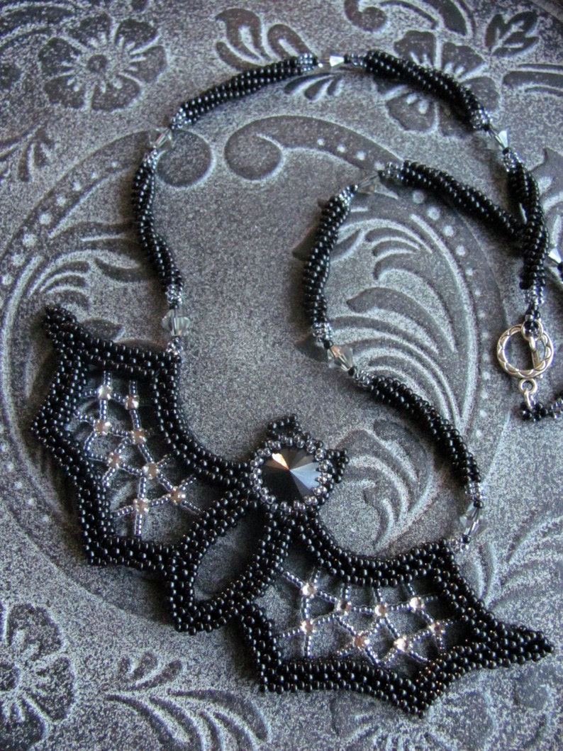 Tutorial for beadwoven necklace 'Blingy the Bat' Halloween PDF beading pattern DIY image 2