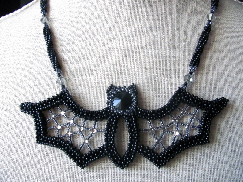 Tutorial for beadwoven necklace 'Blingy the Bat' Halloween PDF beading pattern DIY image 4