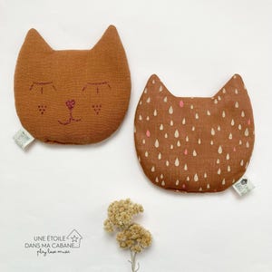 オーガニックの黄金の亜麻の種子を詰めたコットンガーゼのMINI Catドライ湯たんぽは、子供にも大人にも心地よく癒されるギフトです。