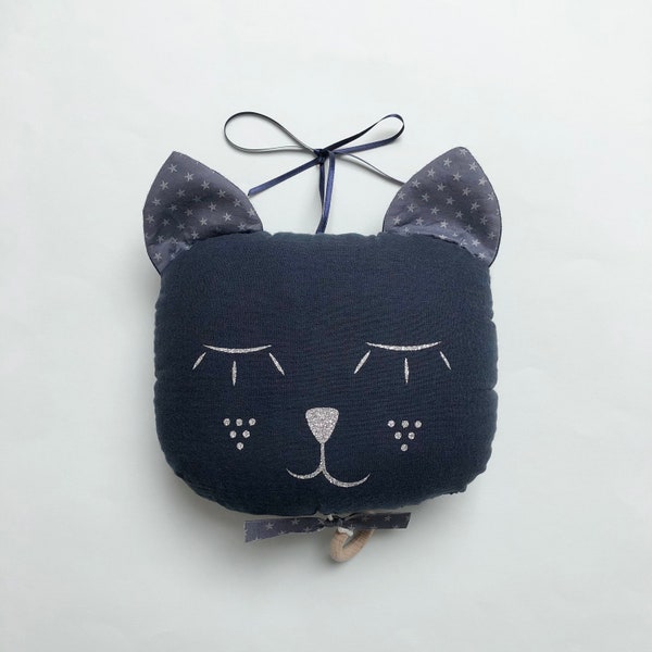 Mobile Musik-Katze aus marineblauer Baumwollgaze als Geschenk zur Geburt eines Jungen oder als anpassbare Spieluhr für den Baby-Geburtstag