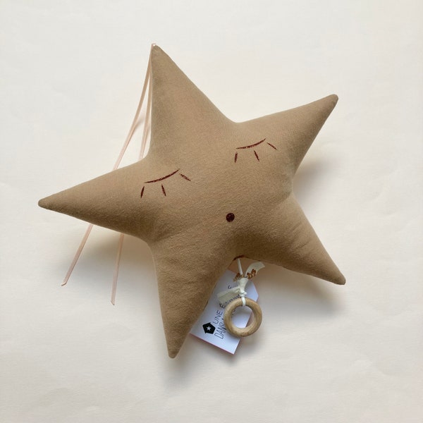 Musikalischer Stern aus doppelter Baumwollgaze, Latte Karamell und Eichhörnchenblüten für gemischtes Geburtsgeschenk, originelle Spieluhr