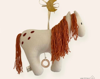 Cheval musical gaze de coton sable écru laine cuivrée pour cadeau de naissance original bébé fille ou garçon boite à musique poney