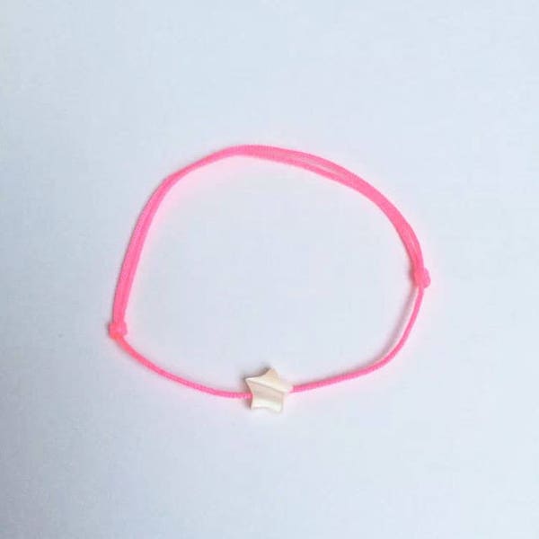 Bracelet Simple Étoile nacrée blanche ou rose à liens coulissants au choix pour bébé, enfant, ou maman - Une étoile dans ma cabane