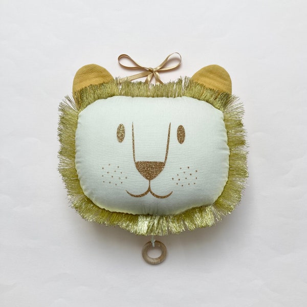 Musikalisches Mobile Löwe aus Baumwollgaze, Vanille und Senfgoldene Mähne als Geschenk zur Geburt oder zum Babygeburtstag, originelle Spieluhr