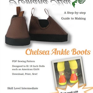 Puede incluir: Un patrón de costura PDF para hacer botas Chelsea para muñecas de 45,7 cm, como las muñecas American Girl. El patrón incluye instrucciones para descargar, imprimir y coser. El nivel de habilidad es intermedio. Las botas están diseñadas para funcionar con suelas Pixie Pack.