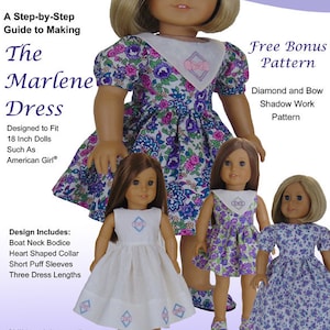 Könnte beinhalten: Ein Schnittmuster für ein Kleid, das für 45,7 cm große Puppen entworfen wurde. Das Schnittmuster enthält Anleitungen für ein Boot-Ausschnitt-Mieder, einen herzförmigen Kragen, kurze Puffärmel und drei Kleiderlängen. Das Schnittmuster ist mit vier Puppen illustriert, die verschiedene Variationen des Kleides tragen.