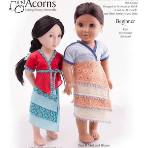 Op de afbeelding: Een naaipatroon voor een Minoïsche wikkelrok en blouse voor poppen van 46 cm en 40 cm. Het patroon is geclassificeerd als beginnersniveau en bevat twee weergaven voor de rok en blouse. Het patroon is ontworpen voor American Girl poppen en andere poppen van vergelijkbare grootte.