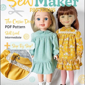 Może przedstawiać: Zdjęcie wzoru wykroju na sukienkę Cassie, przeznaczonego dla lalek o wysokości 37-38 cm. Okładka przedstawia dwie lalki w sukienkach w kolorze morskim i żółtym, ze zbliżeniem na żółtą sukienkę. Wzór ma poziom trudności średni.