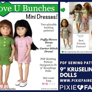 Könnte beinhalten: PDF-Strickanleitungen für zwei Minikleider für 23 cm Puppen. Die Kleider sind grün und rosa mit Puffärmeln und einem Glattstrickmuster. Die Anleitungen sind betitelt mit "Puffärmeliges Kleid" und "Glattstrickkleid".