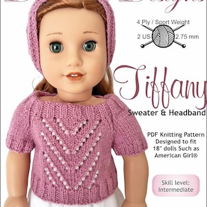 Peut inclure: Une poupée portant un pull et un bandeau roses tricotés. Le pull présente un motif en chevrons perlé. Le patron est conçu pour les poupées de 18 pouces. Le niveau de compétence est intermédiaire.
