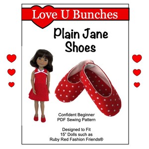 以下が含まれることがあります： 38cm の人形用の赤い水玉模様の靴を作るための PDF 裁縫パターンです。パターン名は「Plain Jane Shoes」で、Ruby Red Fashion Friends などのドールに合うように設計されています。このパターンは、自信のある初心者向けです。