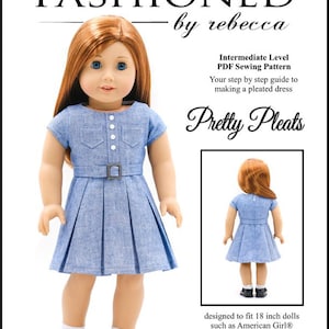 Puede incluir: Un patrón de costura PDF para un vestido plisado diseñado para muñecas de 45,7 cm, como las muñecas American Girl. El patrón se titula "Pretty Pleats" y es un proyecto de costura de nivel intermedio. La imagen muestra una muñeca con el vestido terminado.