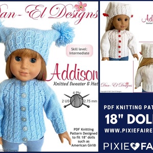 Peut inclure: Patron de tricot PDF pour un pull et un bonnet pour poupée de 45 cm. Le patron s'appelle "Addison" et est conçu pour les tricoteuses de niveau intermédiaire. Le patron comprend des instructions pour un pull en tricot bleu à câble et un bonnet assorti avec des pompons. Le patron est disponible sur le site Web Pixie Faire.