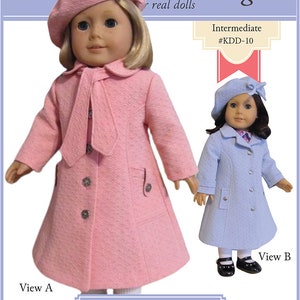 Puede incluir: Un patr&oacute;n de costura para un abrigo de mu&ntilde;eca, con dos vistas diferentes. La vista A es un abrigo rosa con un cuello blanco y un lazo blanco. La vista B es un abrigo azul claro con un cuello blanco. El patr&oacute;n es para mu&ntilde;ecas como las mu&ntilde;ecas American Girl. El patr&oacute;n est&aacute; etiquetado como "Coat Essentials" y "Intermedio #KDD-10".