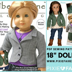 Op de afbeelding: PDF-naai-patroon voor het maken van een getailleerd, gevoerd blazer voor 45,7 cm poppen. Het patroon bevat instructies voor een grijze blazer met zwarte knopen en een groene blazer met bruine knopen. Het patroon is van Pixie Faire.