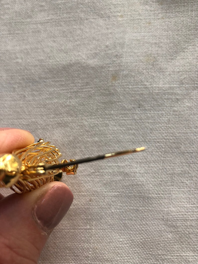 Christmas Tree Pin Brooch 2 X .75 inches 6.35 X 1.91 cm Twisted Gold Wire with Rhinestones