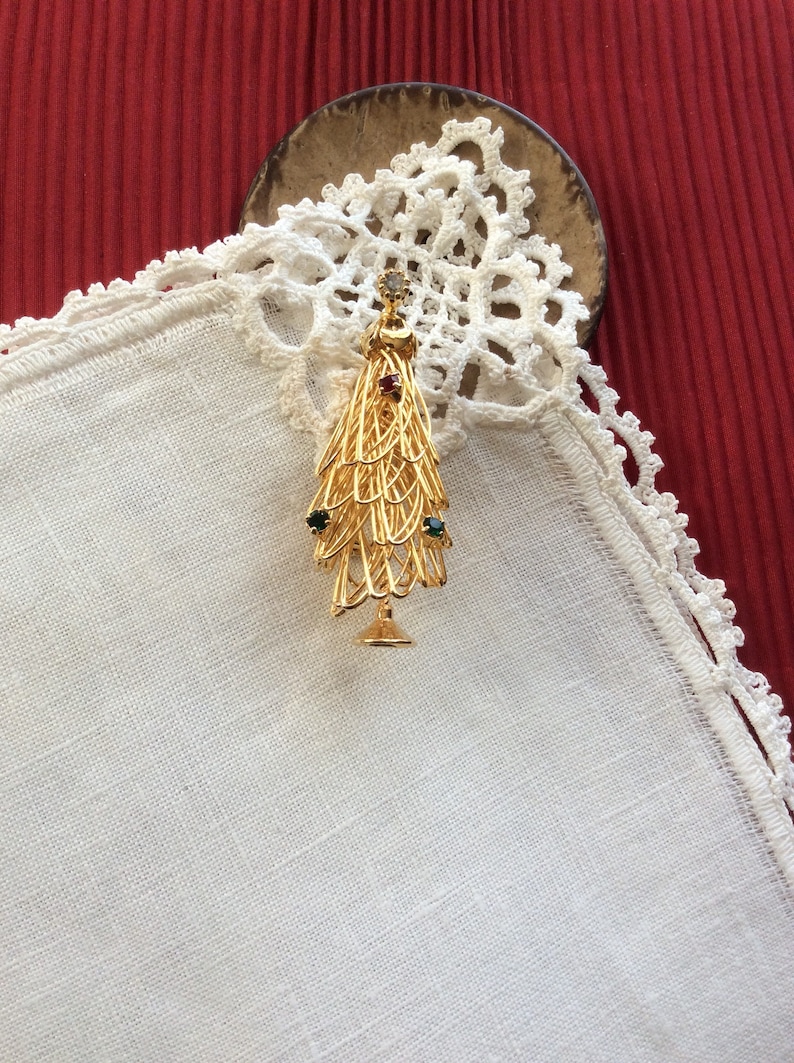 Christmas Tree Pin Brooch 2 X .75 inches 6.35 X 1.91 cm Twisted Gold Wire with Rhinestones