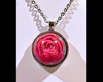 Resin necklace round pendant with rose, silver tone 20” chain.