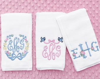 Juego de 3 paños para eructar con monograma bordado - personalizado - regalo para bebé - pañal de tela - niña - inspirado en Disney - princesa - juego de 3
