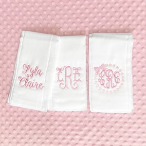 パーソナライズされた刺繍入りバープクロス 3 枚セット - モノグラム入り - ベビーギフト - 布おむつ - 女の子の赤ちゃん - 男の子の赤ちゃん - 3 枚セット - オールピンクセット